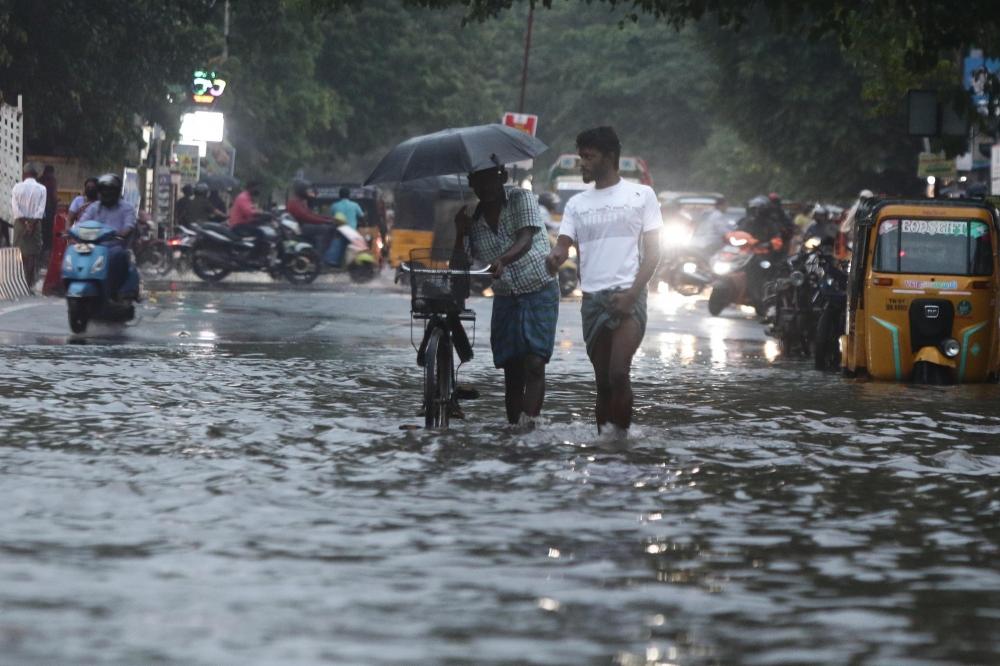 The Weekend Leader - Chennai goes under water, red alert issued for several TN dists